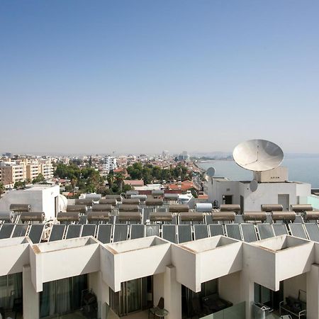 Palmove Luxurious Beachfront Apt Larnaca Exterior foto
