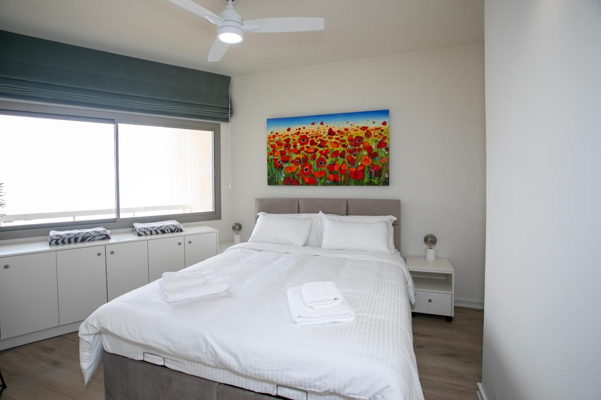 Palmove Luxurious Beachfront Apt Larnaca Exterior foto