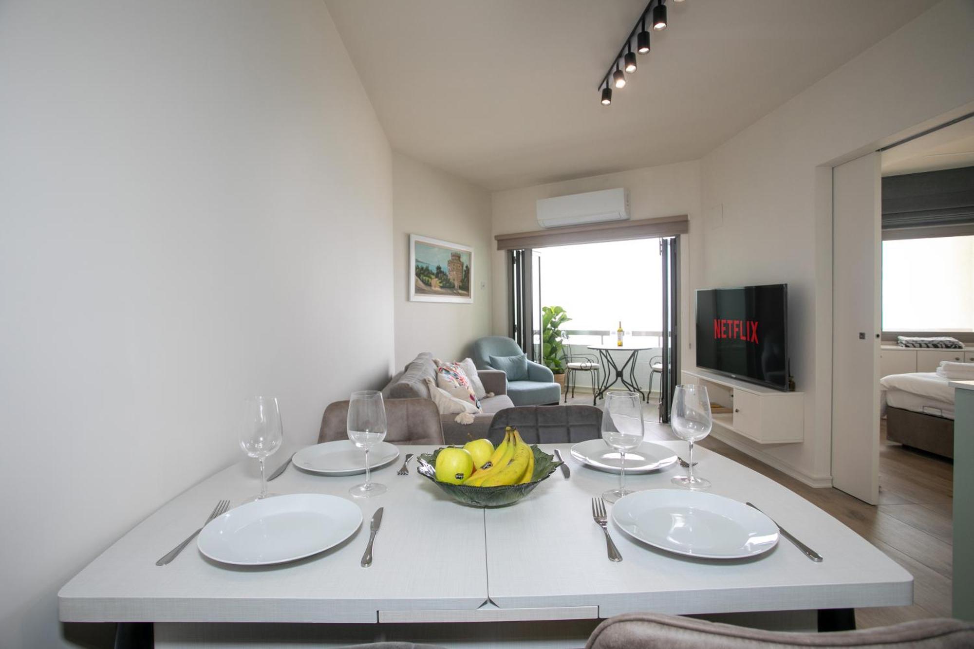 Palmove Luxurious Beachfront Apt Larnaca Exterior foto