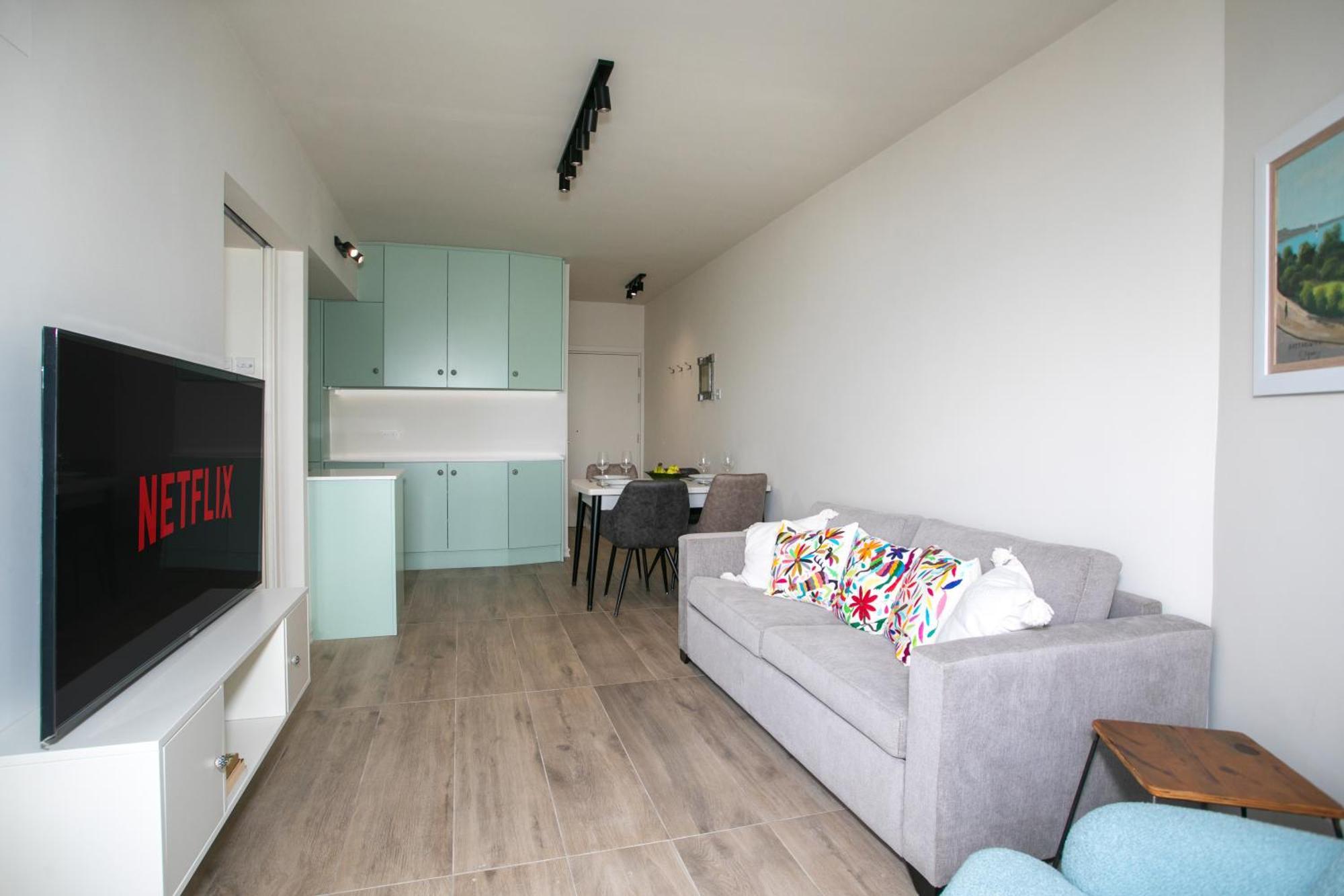 Palmove Luxurious Beachfront Apt Larnaca Exterior foto