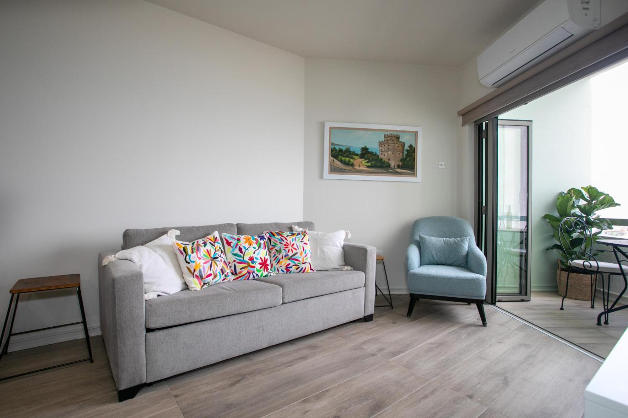 Palmove Luxurious Beachfront Apt Larnaca Exterior foto