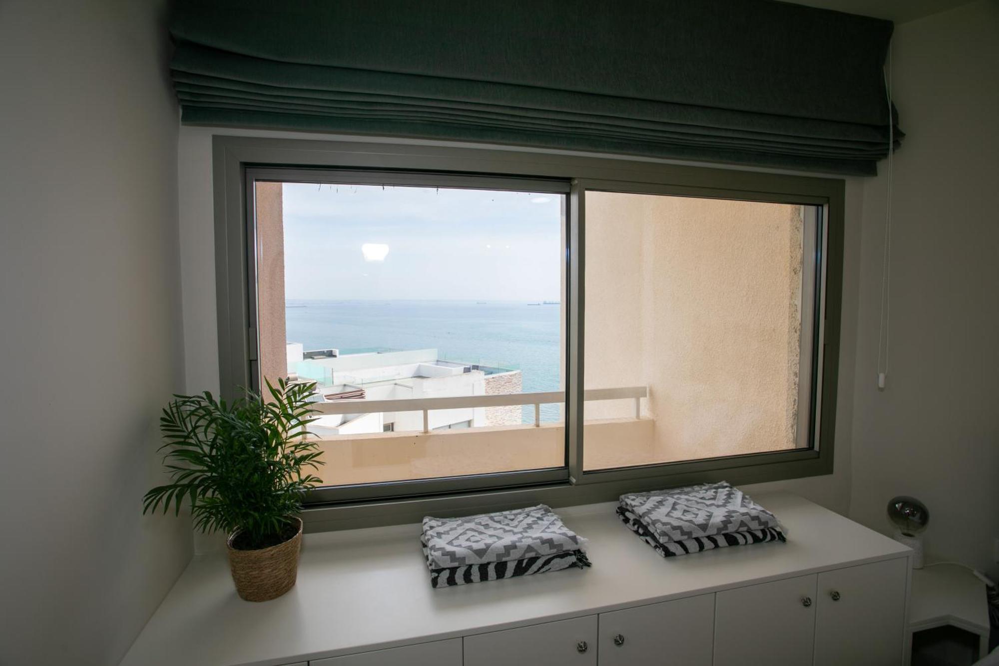 Palmove Luxurious Beachfront Apt Larnaca Exterior foto