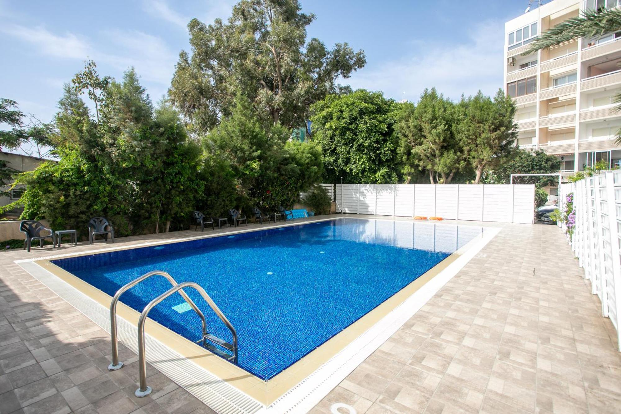 Palmove Luxurious Beachfront Apt Larnaca Exterior foto