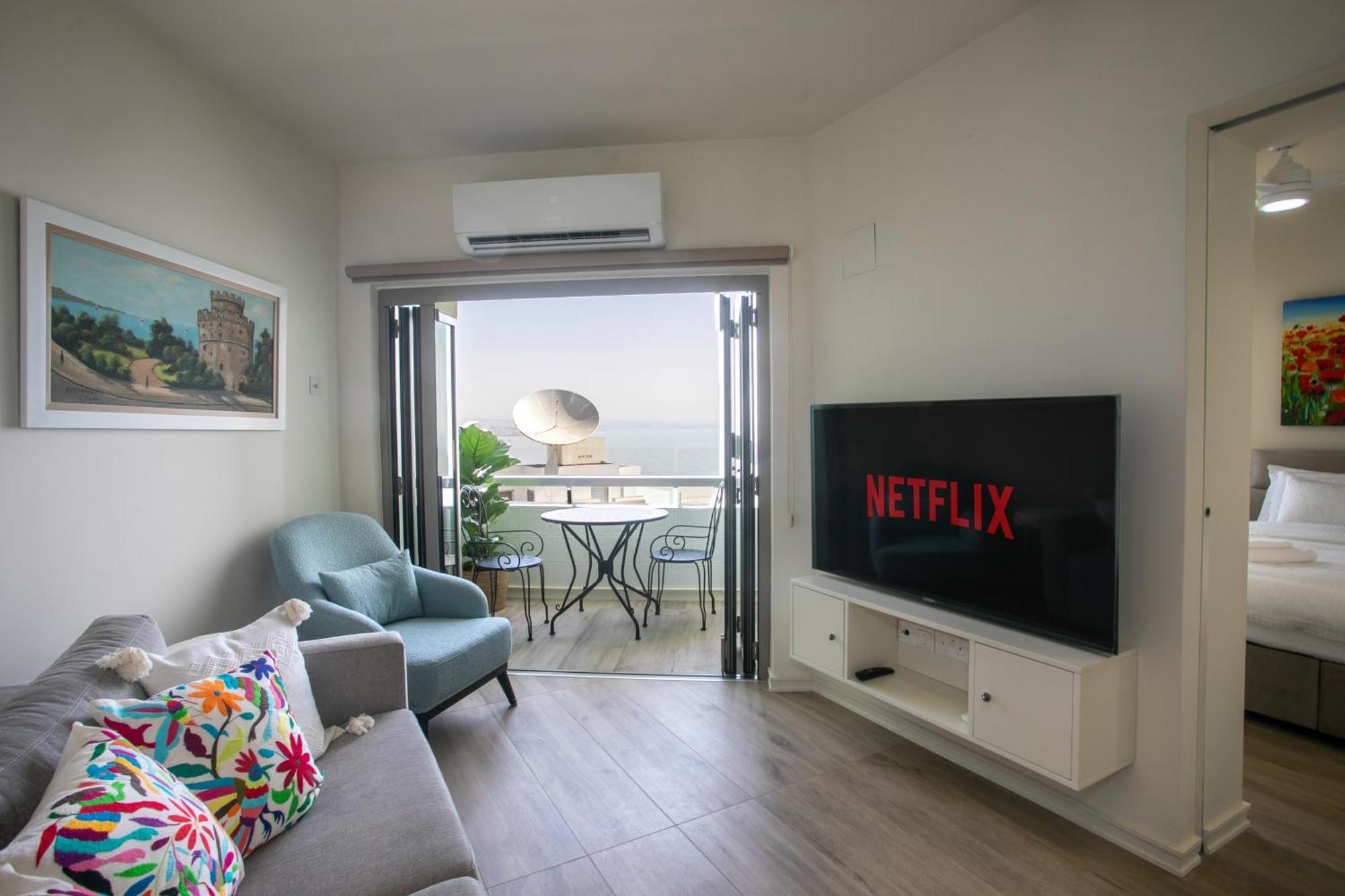 Palmove Luxurious Beachfront Apt Larnaca Exterior foto